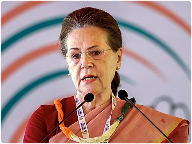 प्रतिक्रिया: सरकार ने मनरेगा पर बुलडोजर चलाया,हम सब मुक़ाबले को तैयार; सोनिया गांधी का संदेश