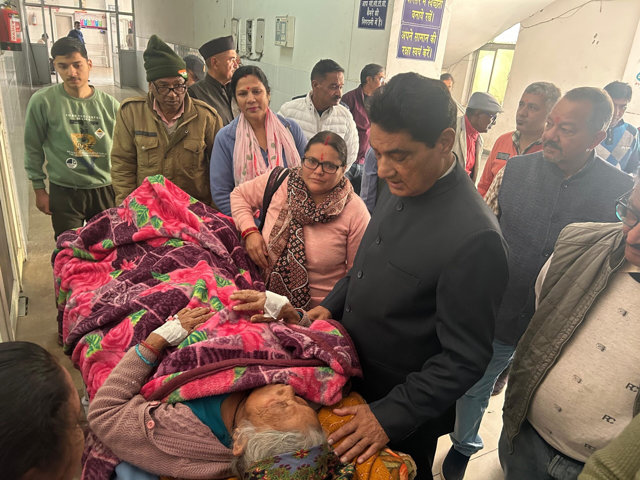 सीएमएस नेगी बेस अस्पताल पहुँचे पूर्व स्वास्थ्य मंत्री सुरेन्द्र सिंह नेगी ने सुनी मरीजों की समस्याए