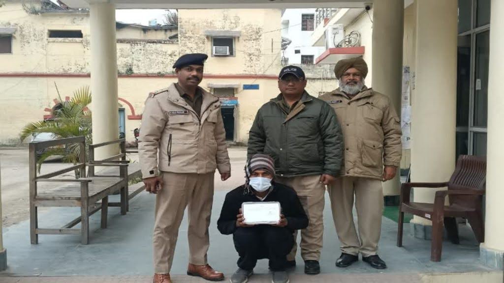कामयाबी: पुलिस ने सोने के आभूषण चोरी करने वाले आरोपी को पकड़ा, 1.20 लाख रुपये बरामद