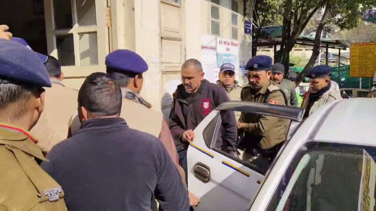 सबक: तेज़ रफ़्तार कार से 3 लोगों को रौंदने वाला पुलिसकर्मी निलंबित, मुकदमा दर्ज