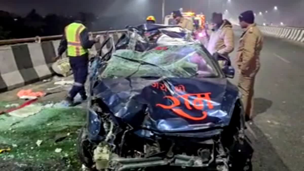 दुखद: तीर्थनगरी में तेज रफ्तार कार का कहर, सड़क हादसे में तीन लोगों की दर्दनाक मौत