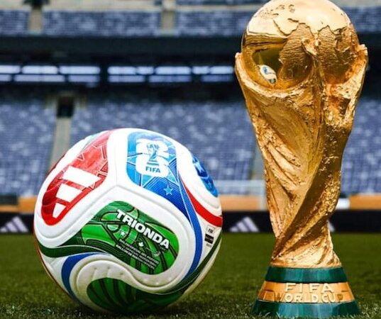 विवाद: फुटबॉल विश्व कप की एक टिकट 7.8 लाख रुपये की, फीफा के खिलाफ जोरदार विरोध