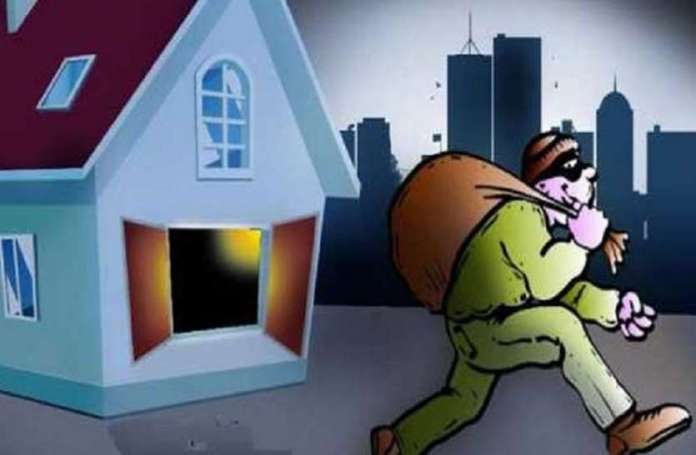 दुस्साहस: बंजारावाला में बंद घर के ताले तोड़कर गहने उड़ा ले गए बदमाश