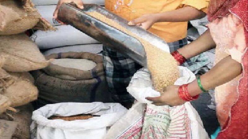 राशन वितरण: राज्य खाद्य योजना में किया गया बदलाव, लाभार्थियों को फिर मिलेगा पांच किलो गेहूं