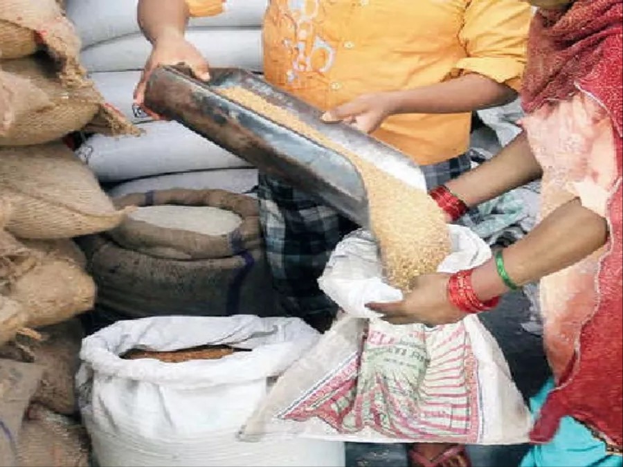 राशन वितरण: राज्य खाद्य योजना में किया गया बदलाव, लाभार्थियों को फिर मिलेगा पांच किलो गेहूं