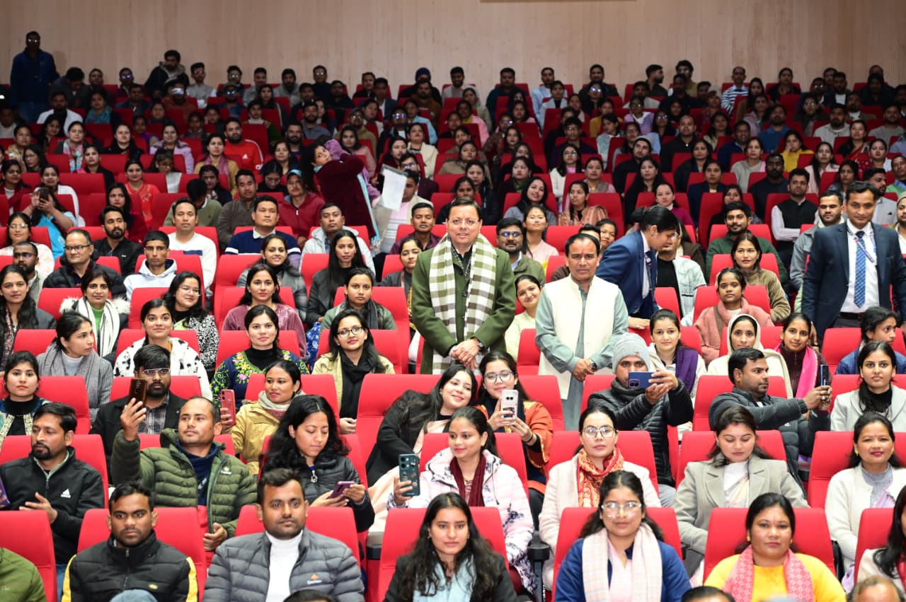 राज-काज: सीएम धामी ने 1035 सहायक अध्यापकों को प्रदान किए नियुक्ति पत्र, शिक्षा मंत्री डॉ धन सिंह रावत भी रहे मौजूद 