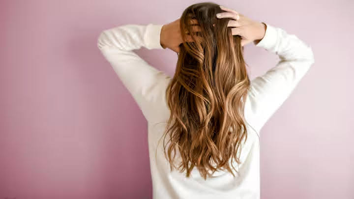 देखभाल: बालों को स्टाइल करते समय न करें ये गलतियां, बिगड़ सकता है लुक