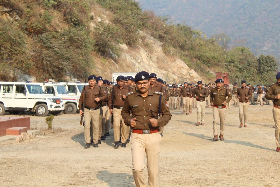 पुलिस अधीक्षक ने परखी जवानों की फिटनेस
