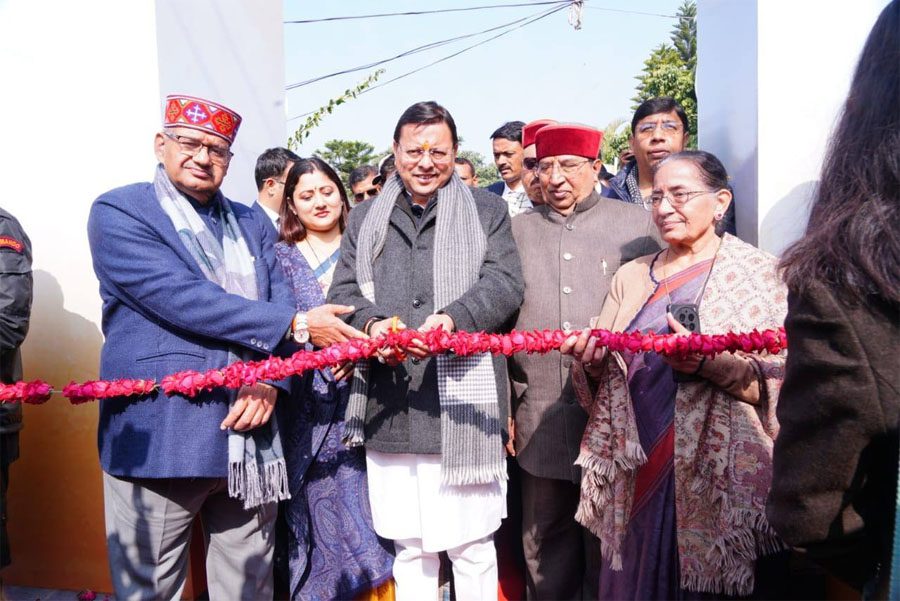 सीएम ने लिया माल्टा एवं नींबू की खटाई का स्वाद