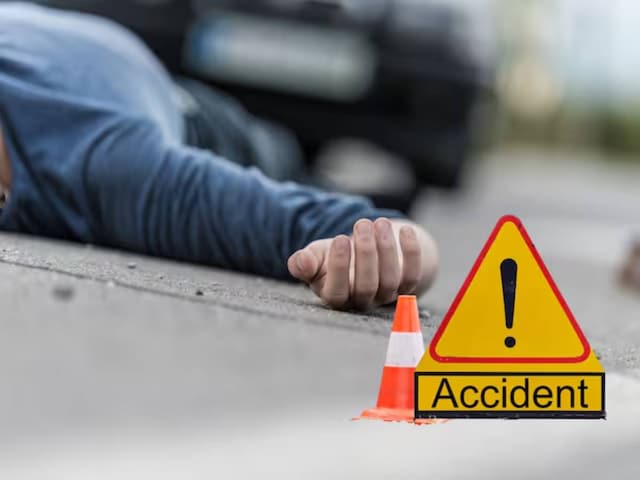 हादसा : टैंपो ट्रेवल्स और बाइक की भिड़ंत में बाइक सवार युवक की मौत