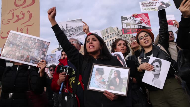 बग़ावत: बांग्लादेश और नेपाल की तर्ज पर अब ईरान में भी तख्तापलट की ‘तैयारी’, 115 से ज्यादा लोगों की मौत