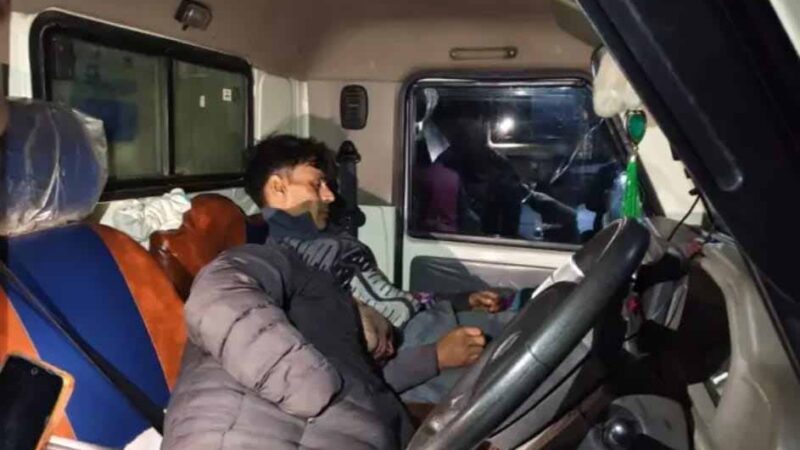 सनसनी: भिकियासैंण में सड़क पर खड़ी पिकअप में मिलीं दो युवकों की लाशें मिली, मचा हडकंप