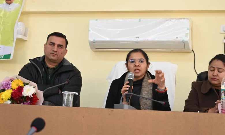 आयोजन: नरेंद्रनगर में आयोजित किसान दिवस पर डीएम ने सुनीं किसानों की समस्याएं
