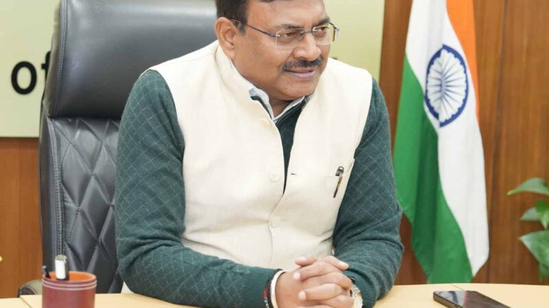 राज-काज: सेब की अति सघन बागवानी योजना को लेकर सीएस ने ली बैठक, नयी प्रजातियों के बागान स्थापित