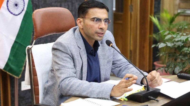 सख्त रुख: डीएम ने डीपीआरओ का रोका वेतन तो जारी हुए मृत्यु प्रमाण पत्र
