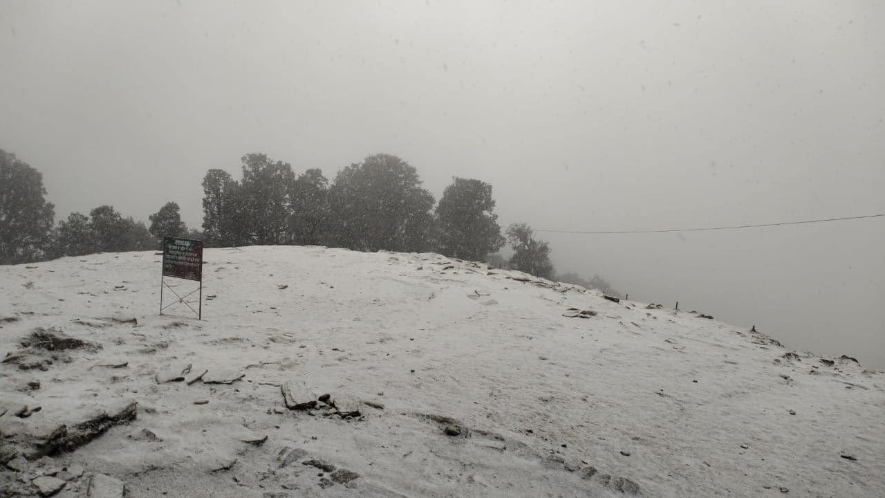 बड़ी राहत: उत्तराखंड में लंबे इंतजार के बाद बर्फबारी की सफेद आंधी; पहाड़ियों व चारधाम क्षेत्र में भारी हिमपात