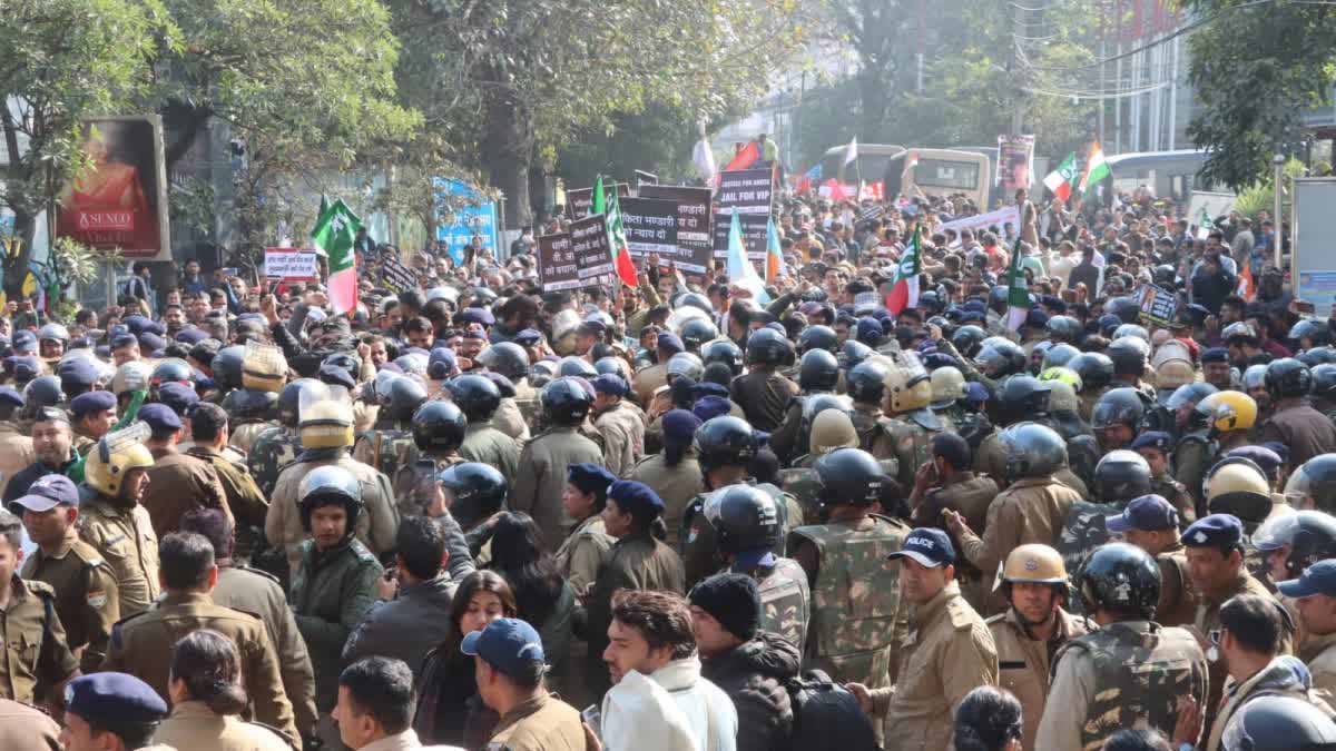 अंकिता भंडारी हत्याकांड: सीबीआई जांच की मांग को लेकर सड़कों पर उतरा जन सैलाब, विभिन्न संगठनों ने किया सीएम आवास कूच
