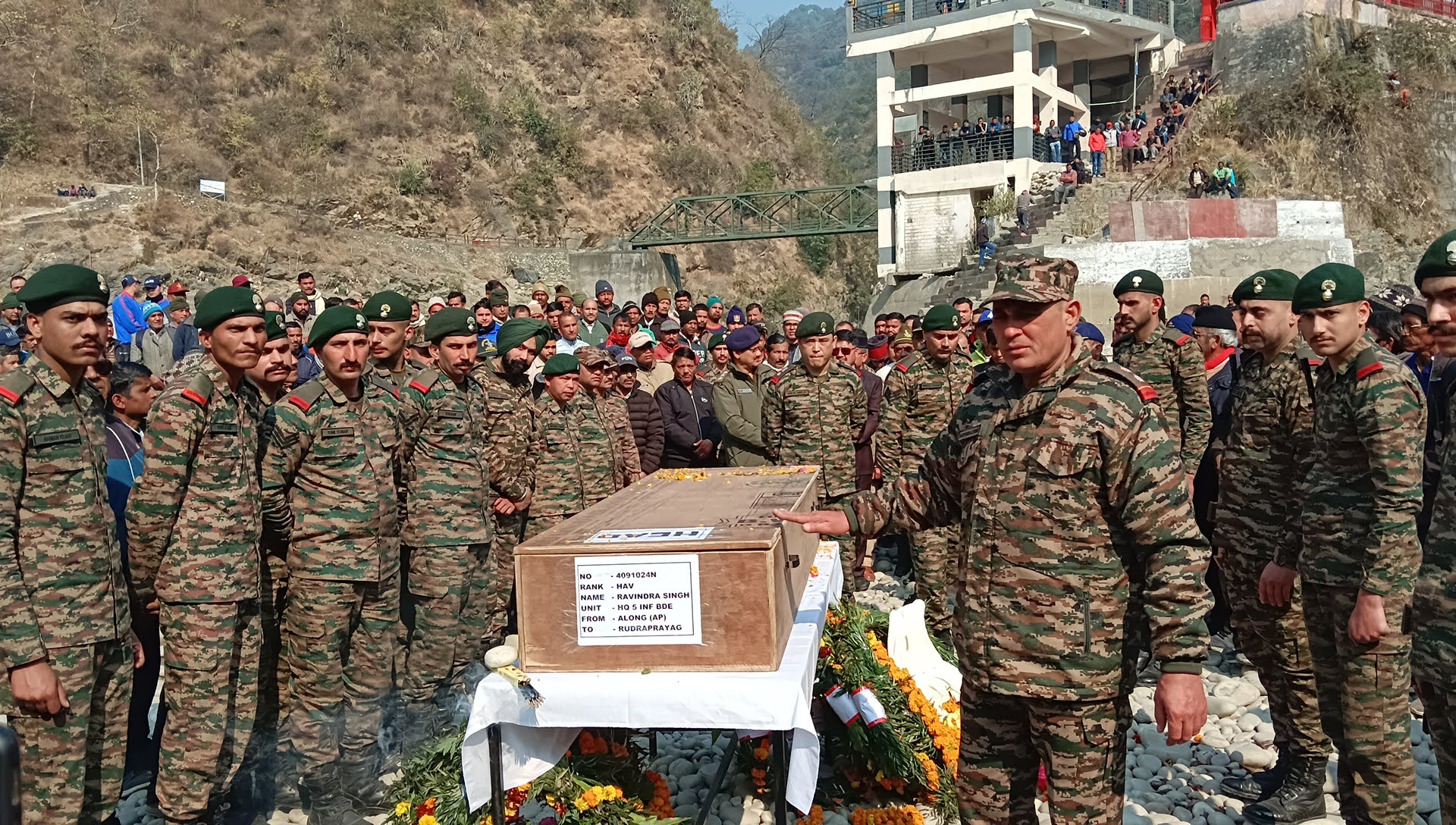 जयहिंद: सैन्य सम्मान के साथ शहीद जवान रविन्द्र सिंह राणा को दी गई अंतिम विदाई