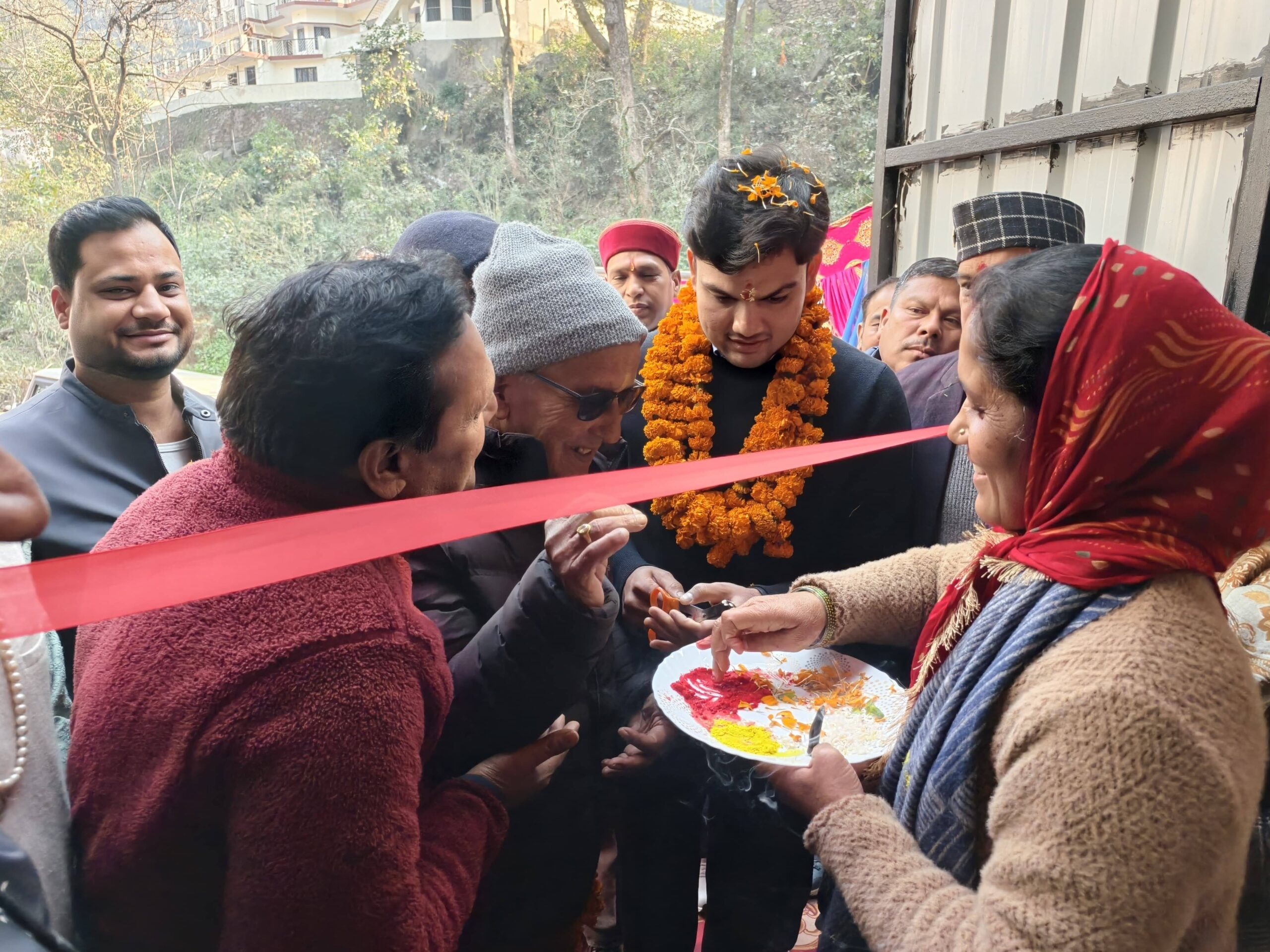 आसरा: अब निराश्रित गोवंशों को मिलेगा आश्रय; जनसहयोग से बने गोधाम का डीएम व नगर पंचायत अध्यक्ष ने किया लोकार्पण