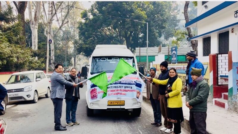 भ्रमण: शैक्षिक एक्सपोजर विजिट के तहत 28 छात्रों का दल राजस्थान रवाना, सीडीओ व पालिकाध्यक्ष ने दिखाई हरी झंडी
