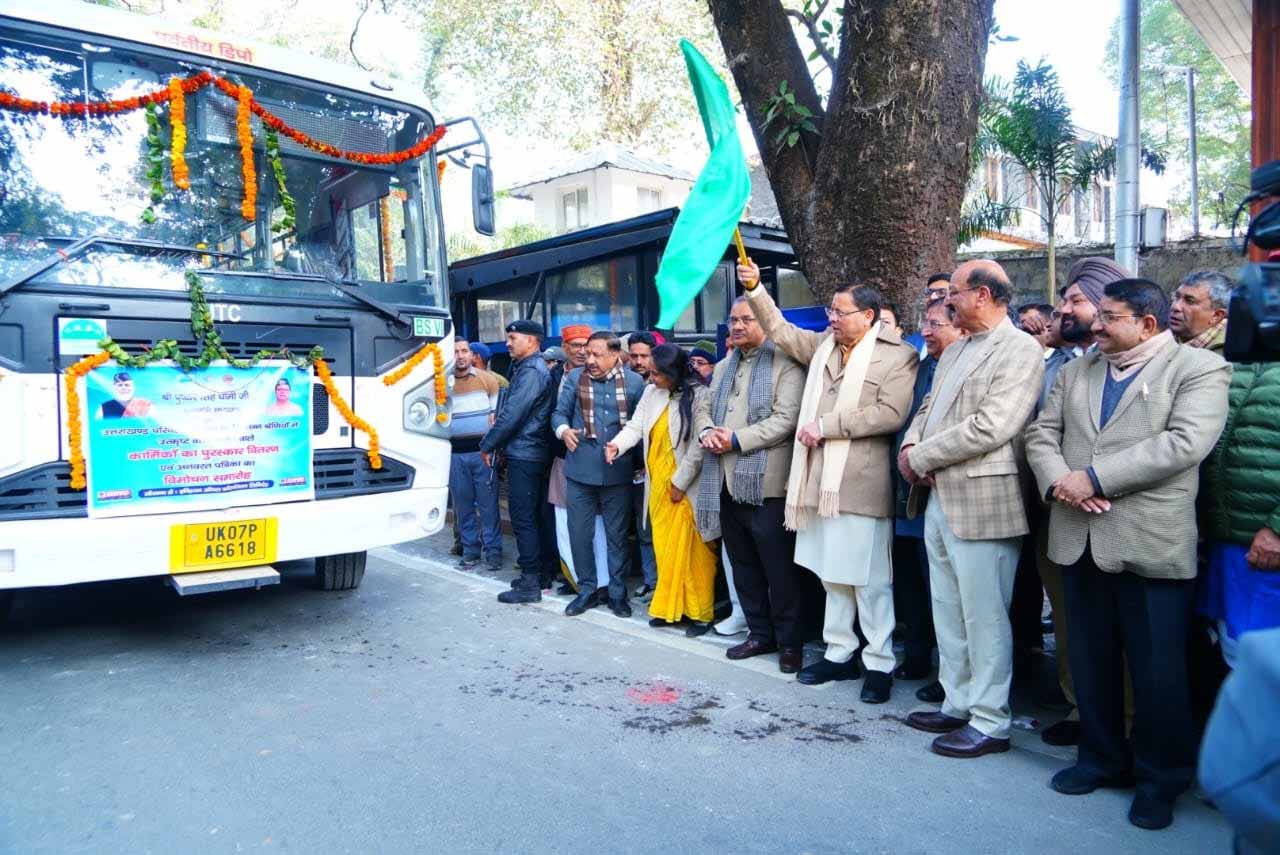 राज-काज: उत्तराखंड परिवहन निगम के बेड़े में 100 नई बसें शामिल,मुख्यमंत्री कैम्प कार्यालय से मुख्यमंत्री धामी ने किया फ्लैग ऑफ