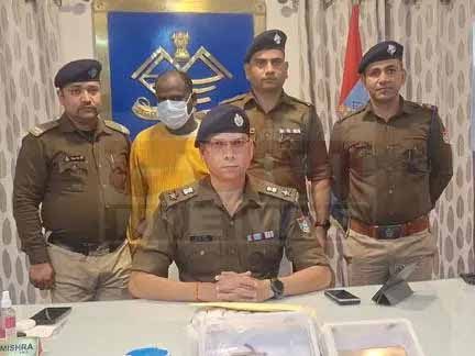 कामयाबी: पुलिस ने किया लूट कांड का खुलासा, लूटे गए माल व तमंचे समेत शातिर लुटेरा गिरफ्तार