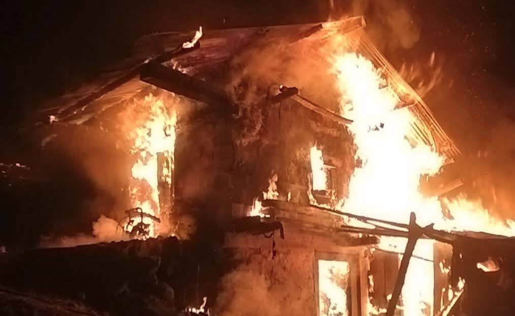 दुखद: उत्तरकाशी में आग लगने से 14 पशु जलकर मरे; धन संपदा का भारी नुकसान, जलकल स्टोर में भी फायर