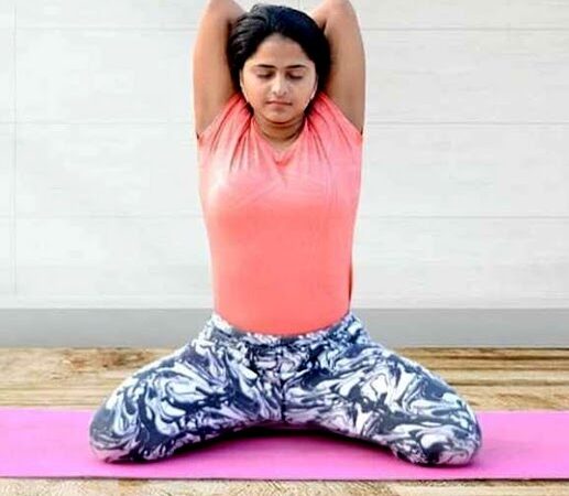 हैल्थ टिप्स: क्या पीठ दर्द और कंधों की जकड़न से हैं परेशान? उत्तानमंडूकासन से पाएं आराम