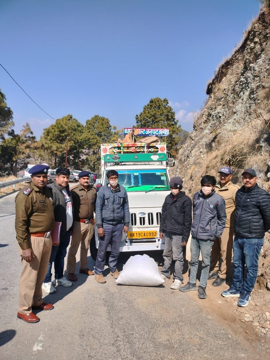 शिकंजा: कबाड़ के नाम पर की जा रही थी नशा तस्करी, लाखों के गांजा सहित तीन आरोपी गिरफ्तार
