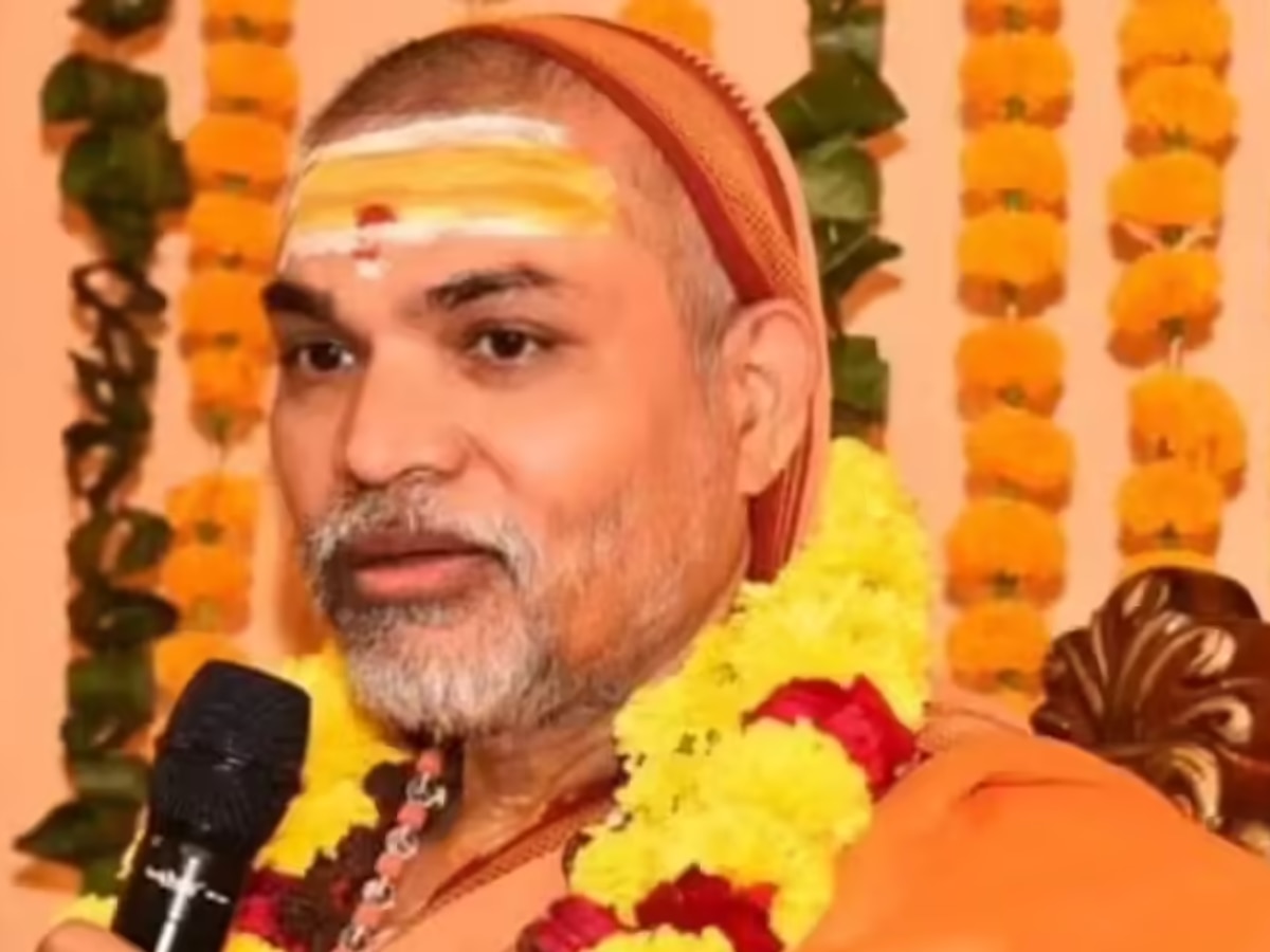 संदेहास्पद : आशुतोष महाराज के साथ एसीपी की तस्वीर पर स्वामी अविमुक्तेश्वरानंद ने उठाए सवाल