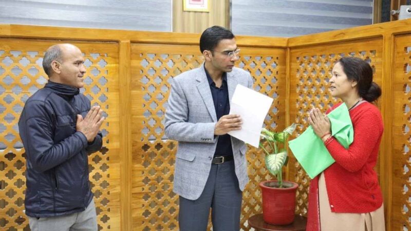 टिहरी बांध परियोजना अन्तर्गत विस्थापित परिवार को आवासीय भूखण्ड पर दिलाया कब्जा