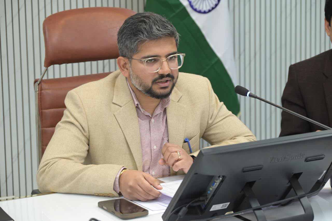 राज-काज:  सीडीओ ने की विकास योजनाओं की वित्तीय एवं भौतिक प्रगति की  विस्तृत समीक्षा