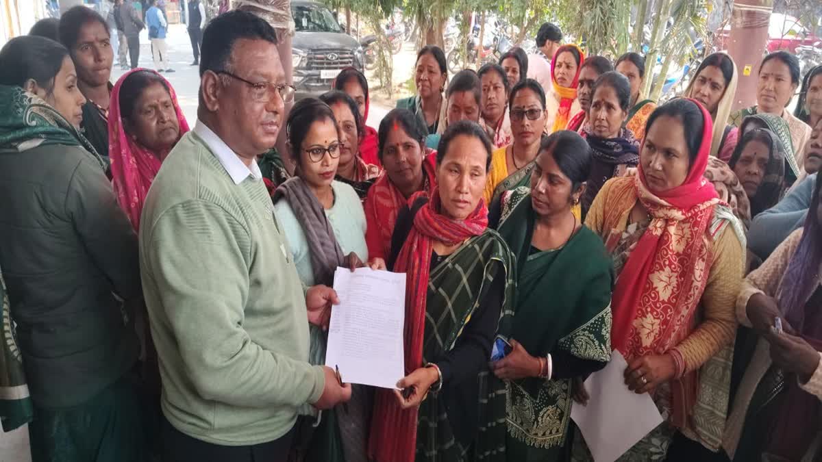 आवाज़: 11 सूत्रीय मांगों को लेकर सड़कों पर उतरीं भोजन माताएं, रैली निकालकर किया प्रदर्शन