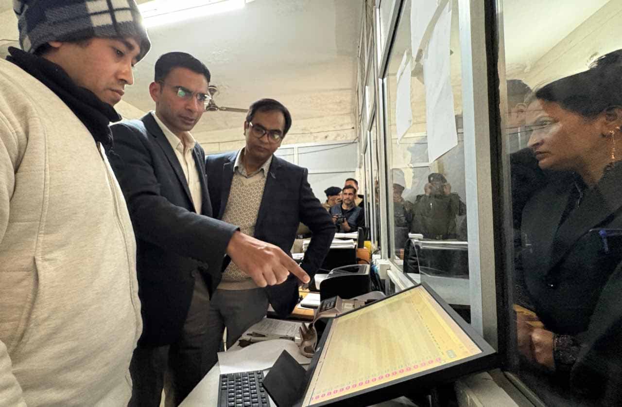 एक्शन: डीएम की संस्तुति पर उप निबन्धक ऋषिकेश निलम्बित, मुख्यालय अटैच 