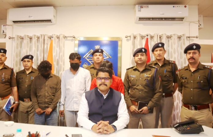 महिला गैंगरेप मामला: तीन आरोपी गिरफ्तार