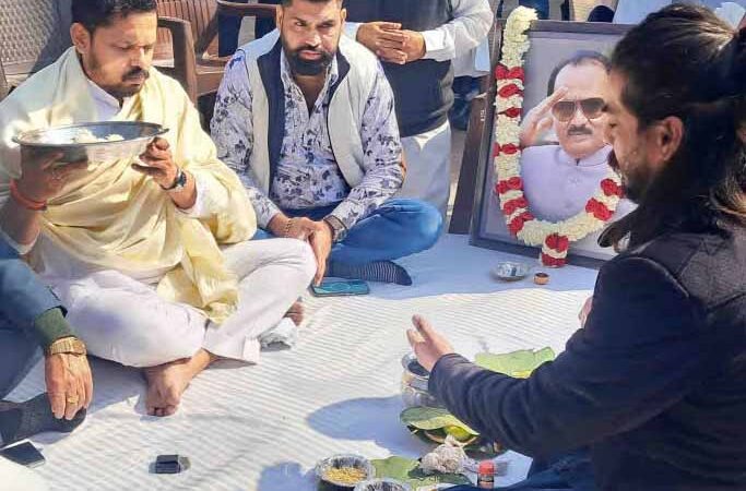 कर्मकांड: महाराष्ट्र के पूर्व डिप्टी सीएम अजित पवार की अस्थियां गंगा में विसर्जित,हरिद्वार पहुंचे एनवाईसी कार्यकर्ताओं ने निभाई रस्म