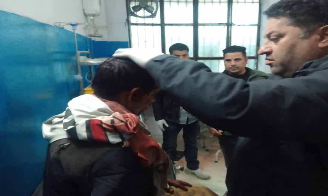 दहशत: जौनसार बावर में बकरियां चरा रहे पशु पालक पर भालू का हमला, गंभीर हालत में हायर सेंटर रेफर