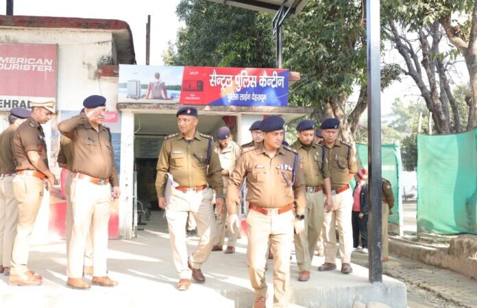देहरादून जनपद की पहली परेड में कडे तेवरों में दिखे पुलिस कप्तान