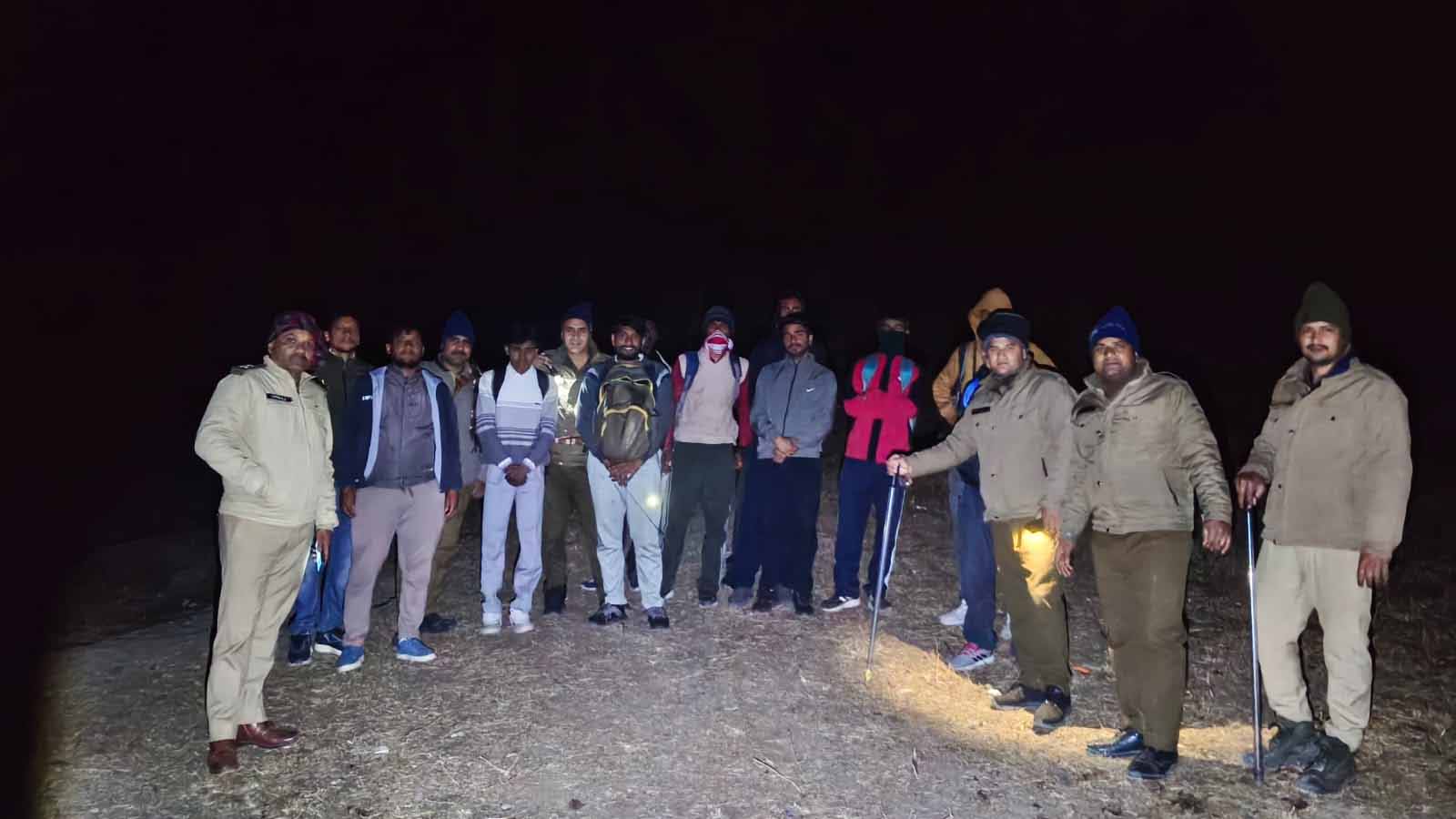 बचाव: भद्राज ट्रेकिंग रूट पर रास्ता भटके 10 युवक, जंगल से पुलिस ने रेस्क्यू कर बचाई जान