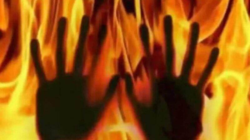 अमानवीय: चाईबासा में डायन के आरोप में मां-बेटे को पेट्रोल छिड़ककर जला डाला, 12 आरोपियों ने किया सरेंडर