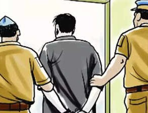 सबक: बंदूक से फायर करते हुए रील बनाकर सोशल मीडिया पर की वायरल, पुलिस ने कर लिया गिरफ्तार