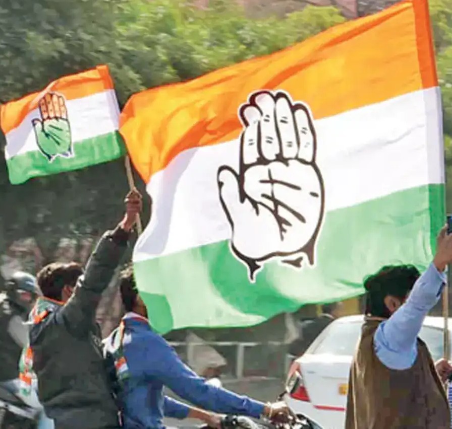 आक्रोश: शिक्षा निदेशक पर हमले को लेकर भाजपा विधायक के खिलाफ कांग्रेस ने किया प्रदर्शन