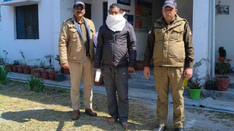 दबंगई: आपसी विवाद में फायरिंग करने से 03 लोग घायल; बंदूक समेत आरोपी गिरफ्तार