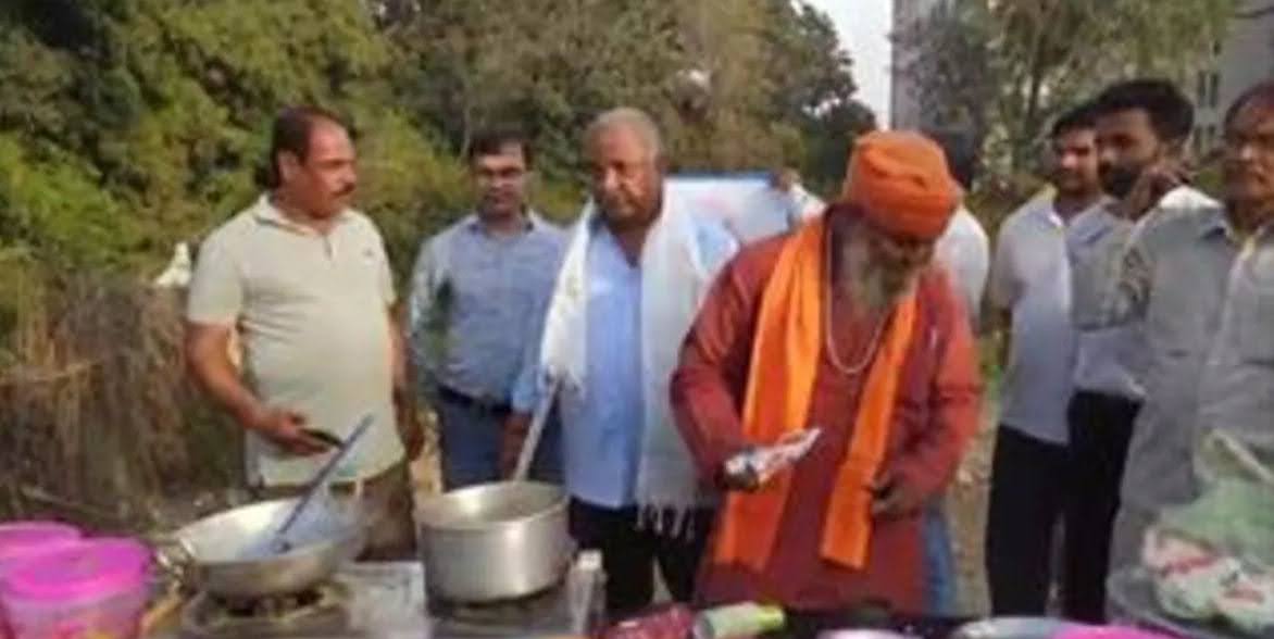 अलग अंदाज़ : कांग्रेस ने नाले से गैस निकालकर किया चाय बनाने का प्रदर्शन, जताया आक्रोश 