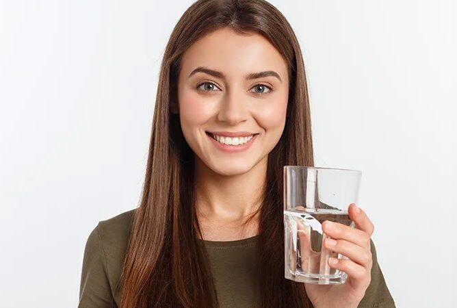 हैल्थ टिप्स: किडनी को डैमेज होने बचाना है तो जान लें रोजाना कितने लीटर पानी पीना चाहिए?