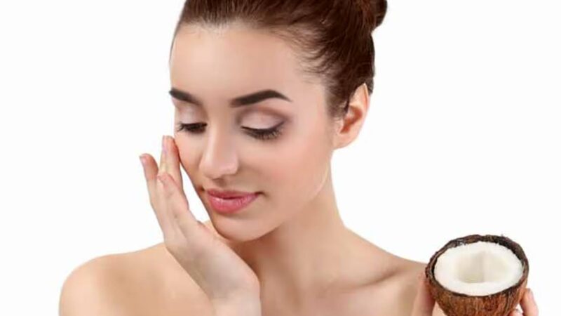 हैल्थ टिप्स: स्वास्थ्य के लिए नुकसानदायक होता है नारियल का तेल? जानिए इस बात की सच्चाई
