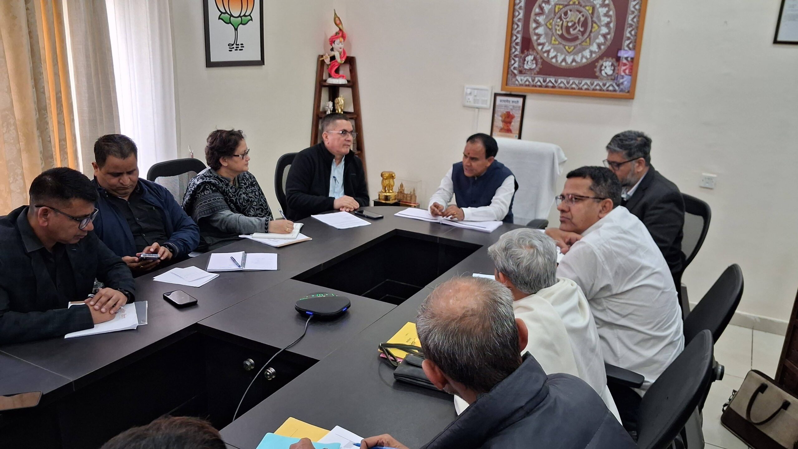 पहल: प्रत्येक जनपद में स्थापित होंगे मॉडल सहकारिता गांव; विभागीय मंत्री डॉ. धन सिंह रावत  ने दिए निर्देश