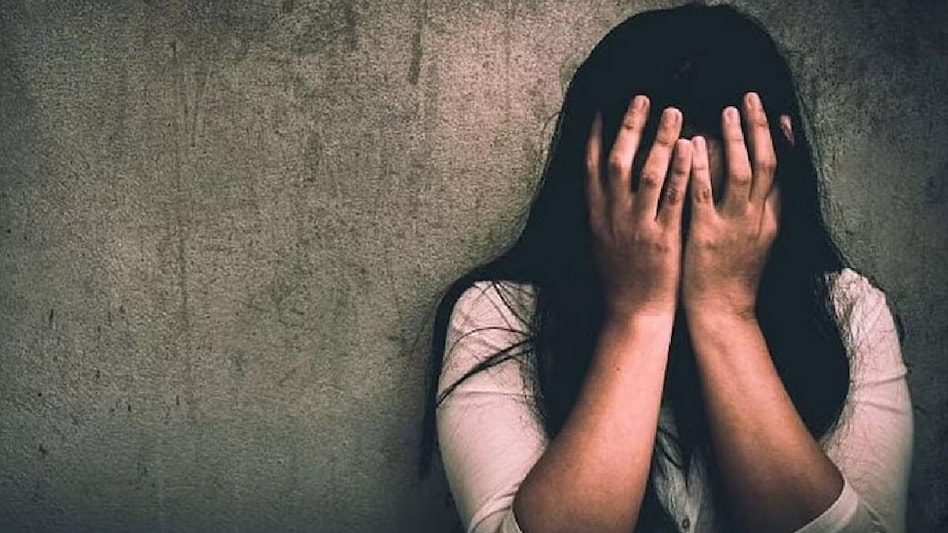 शर्मनाक: युवती को नौकरी का झांसा देकर बुलाया होटल में, फिर नशीला पदार्थ खिलाकर कर डाला दुष्कर्म
