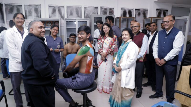 एम्स: बाॅडी पेंटिंग के जरिये समझाए गए मानव शरीर क्रिया विज्ञान से संबन्धित विषय