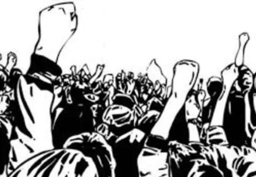 आक्रोश: गुलदार के हमलों से आक्रोशित ग्रामीणों का डीएम कार्यालय पर प्रदर्शन